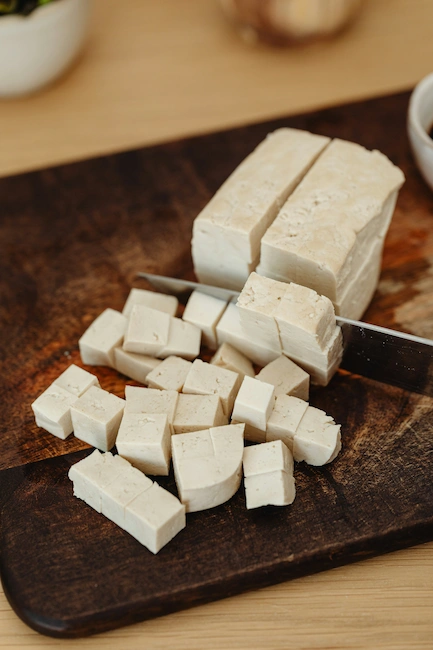 Tofu cremoso con setas de temporada 4 Tofu tallat a daus